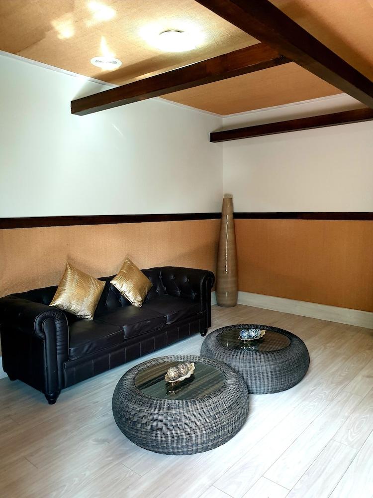 Hotel H Granollers Bagian luar foto